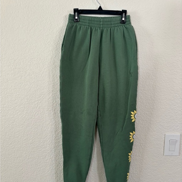 PINK Victoria's Secret Green Track Pants with Elastic Cuffs - Picture 2 of 10